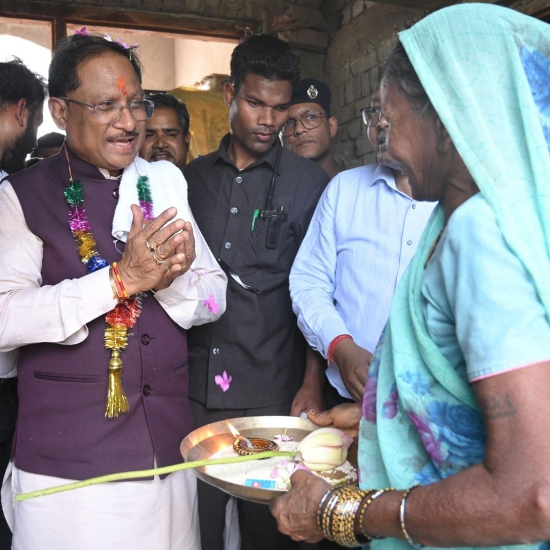पीएम आवास योजना हितग्राही के घर पहुंचे मुख्यमंत्री